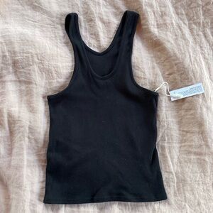 ARQ Black Sal tank size medium